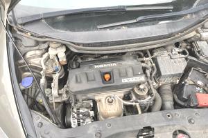 Хонда Цивик 4Д с открытым капотом