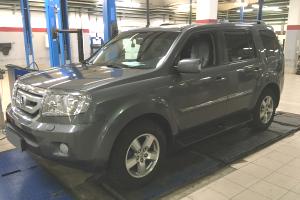 Хонда Пилот в процессе замены рычага