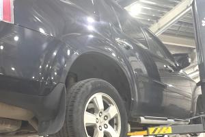 Хонда Пилот в процессе замены стоек стабилизатора