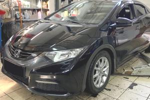 Хонда Цивик в сервисе для замены масляного насоса