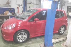 Хонда Фит готовится к замене радиатора печки