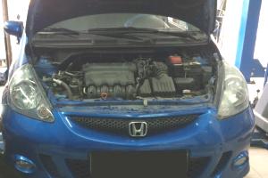 Хонда Джаз готовится к замене основного радиатора