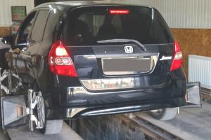 Хонда Джаз в техцентре после замены рулевых наконечников
