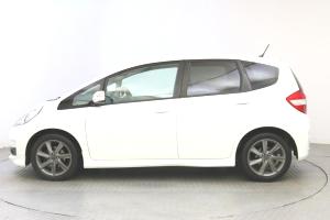 Хонда Джаз в автотехцентре после ремонта кондиционера