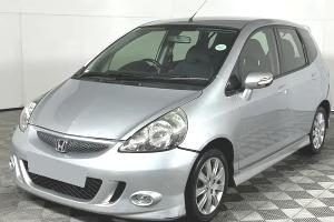 Хонда Джаз в автотехцентре после замены помпы