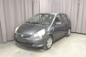 Хонда Джаз в автотехцентре после замены бензонасоса