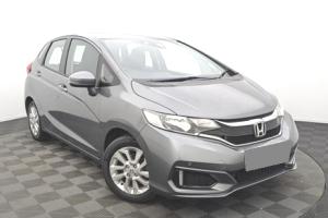 Хонда Джаз в автотехцентре после замены рулевой рейки