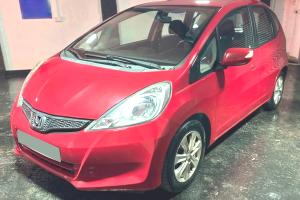 Хонда Джаз в автотехцентре после замены подшипника ступицы