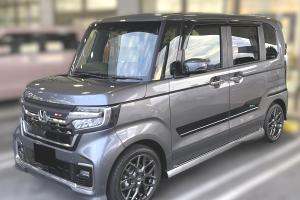 Хонда Н-Бокс после замены тормозных колодок в автотехцентре